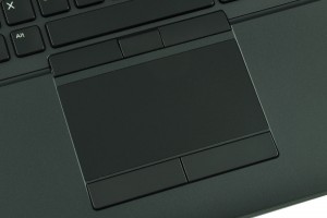 Wszyscy Ci, który są absolutnymi znawcami sprzętów komputerowych wiedzą, że mając na myśli laptop Dell Latitude E5550 ma się na myśli również odchodzenie od rozwiązań napędów optycznych, wyspową klawiaturę, niskonapięciowy procesor i wbudowany akumulator