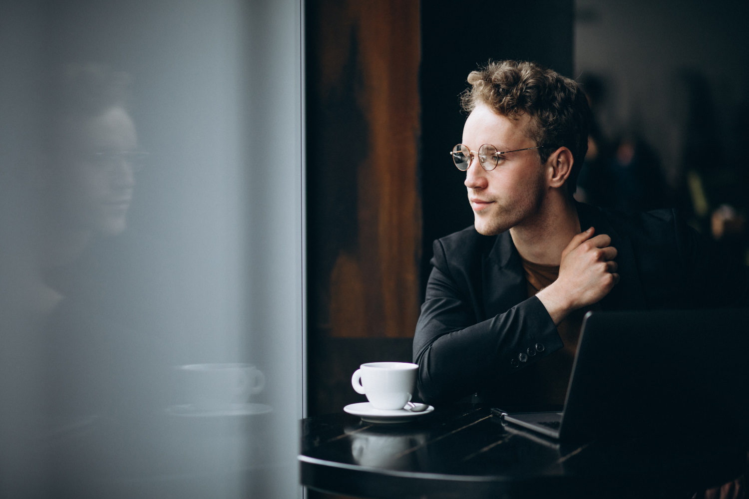 Dla każdej osoby Lenovo ThinkPad P73 jest wspaniały. Ma dobre parametry techniczne, jest lekki oraz efektowny